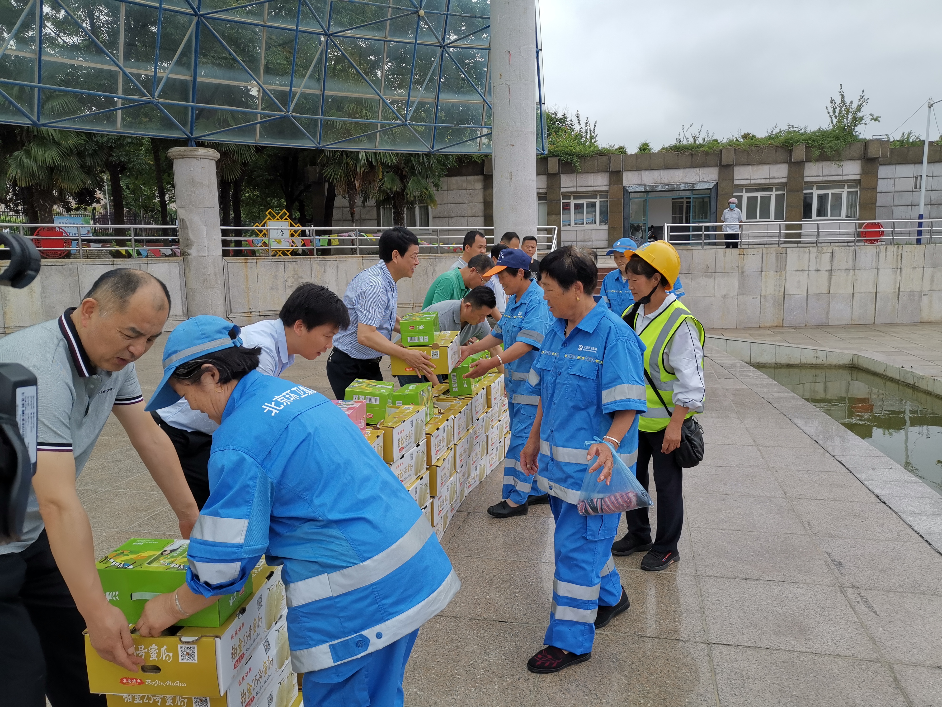 市工商联开展“夏送清凉 愛满亭城”关...